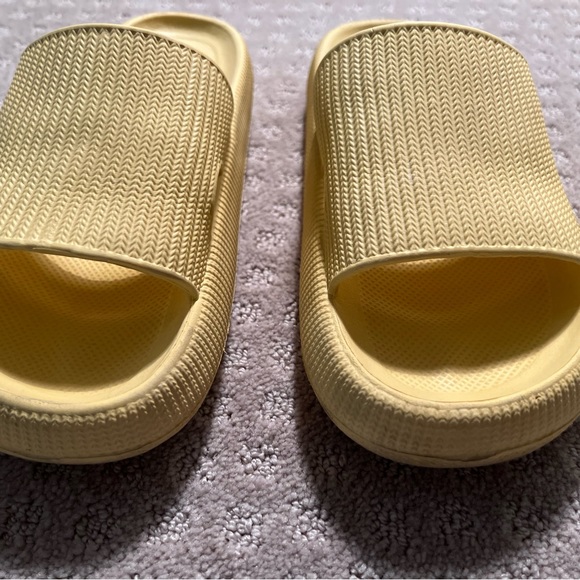 Cloud Sandals - Picture 2 of 6